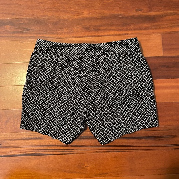 BR Pattern Shorts - Picture 2 of 3